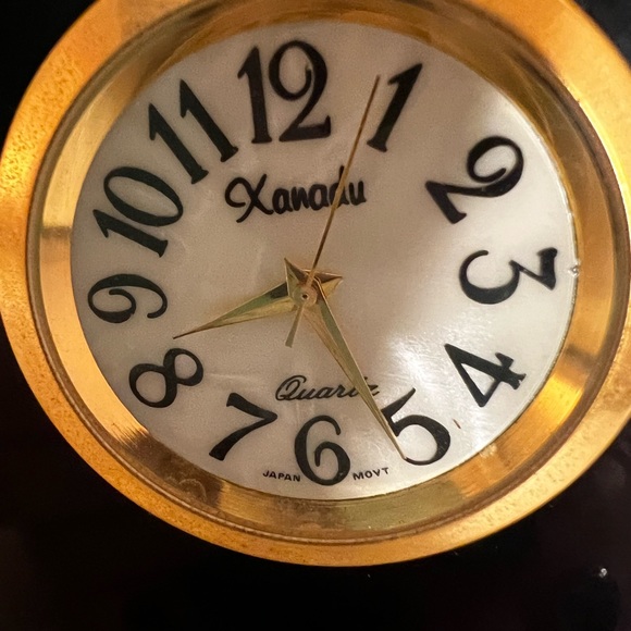 Mini mantle quartz clock.  Brass and onyx maybe marble. Just needs battery - Picture 2 of 10